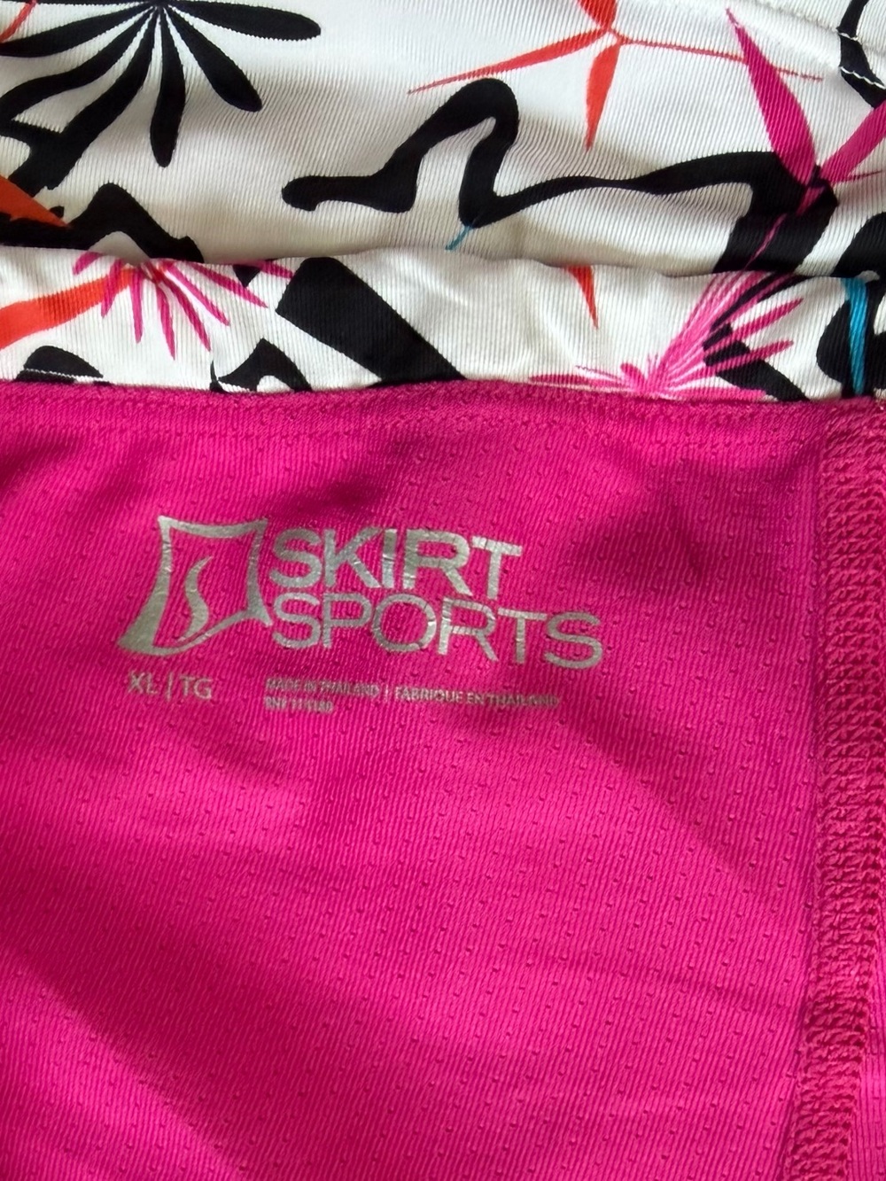 Skirt Sports Gym Girl White Athletic Skort Black Abstract & Pink Blue Accents XL - Picture 3 of 7